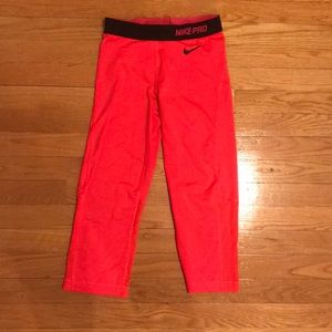 Nike pro capri workout leggings